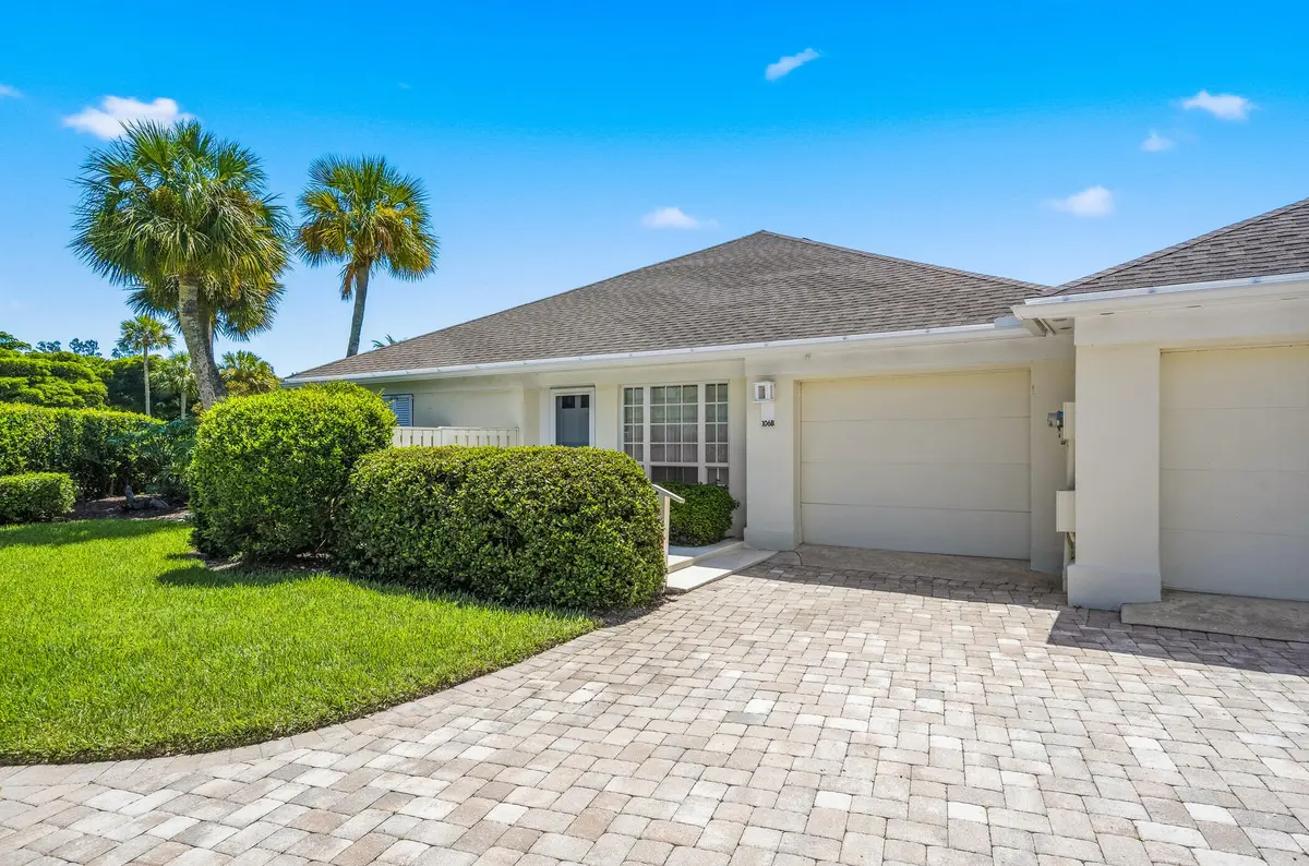 300 Harbour Dr - 106B-112 at 300 HARBOUR Drive 106B, Vero Beach