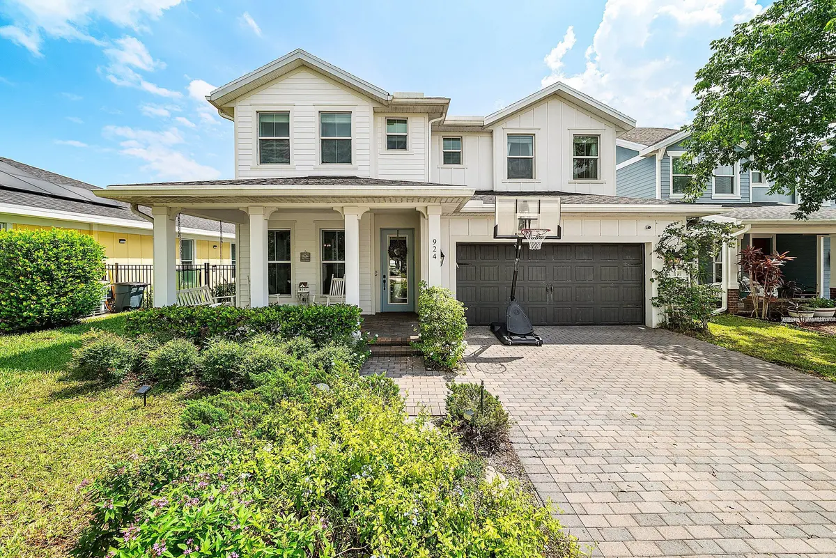 Front View at 924 DEER HAVEN Drive, The Acreage