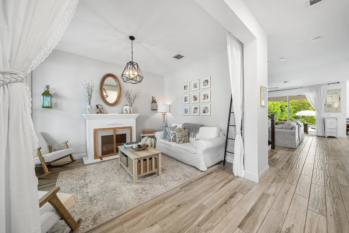 Den at 924 DEER HAVEN Drive, The Acreage
