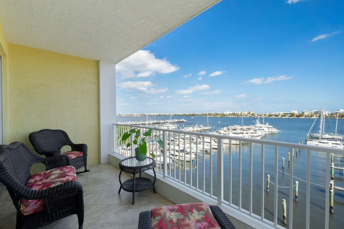 View + at 806 E Windward Way 524, Lantana