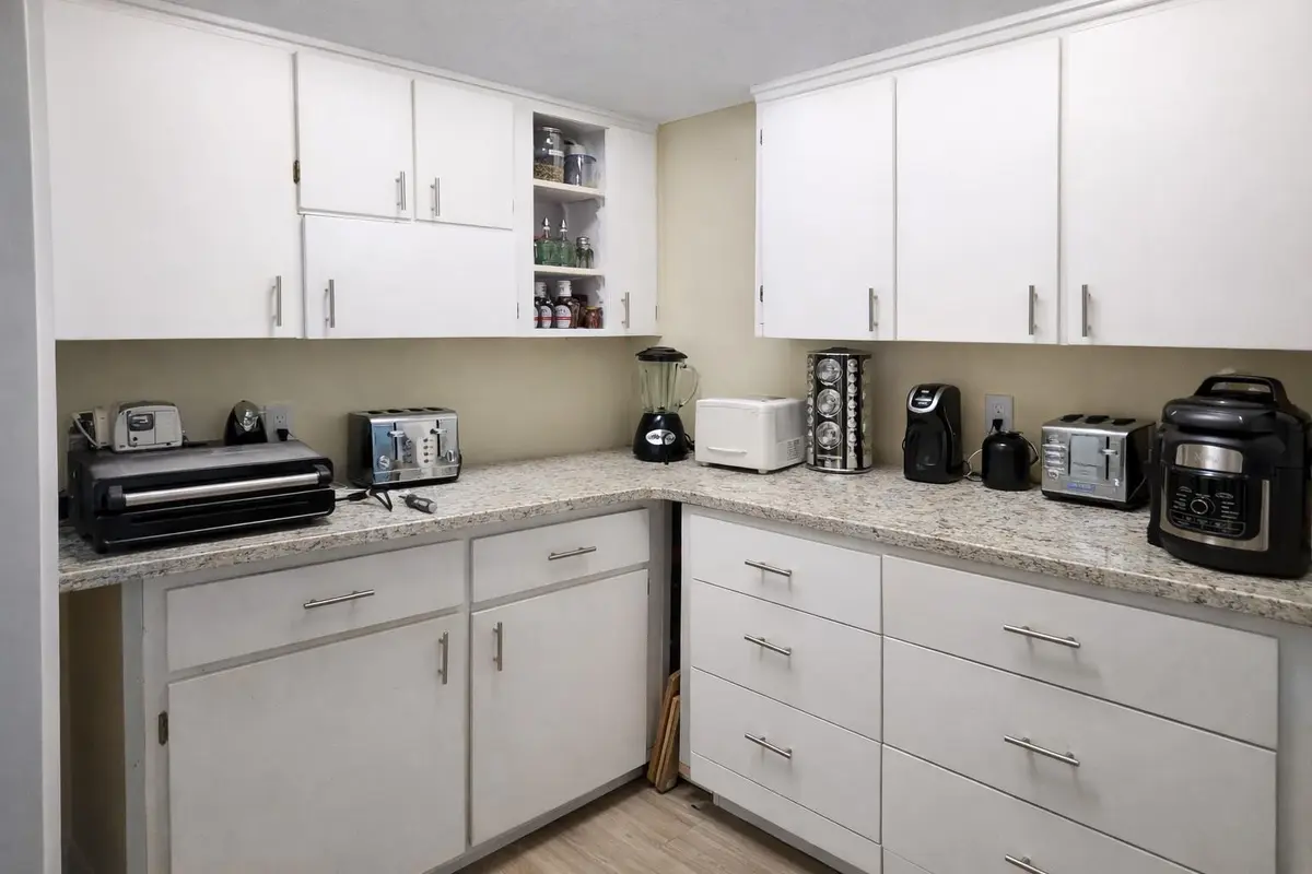 Butlers Pantry at 728 N FISCHER Circle, Sebastian