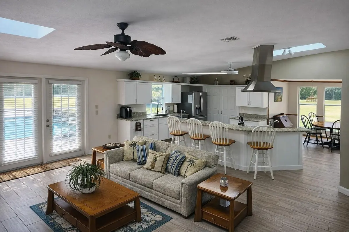 Photo 5 at 728 N FISCHER Circle, Sebastian
