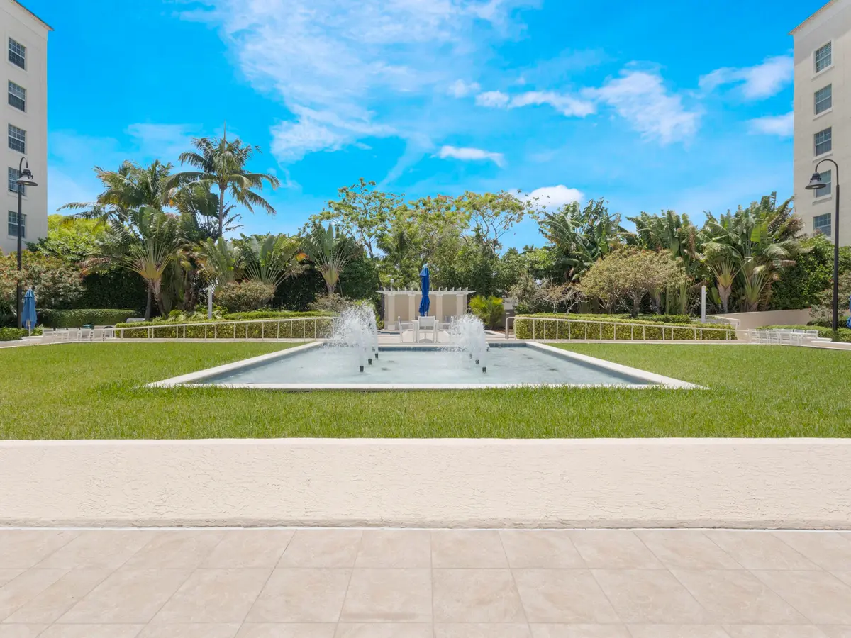 Amenities Courtyard at 610 CLEMATIS Street 614, West Palm Beach
