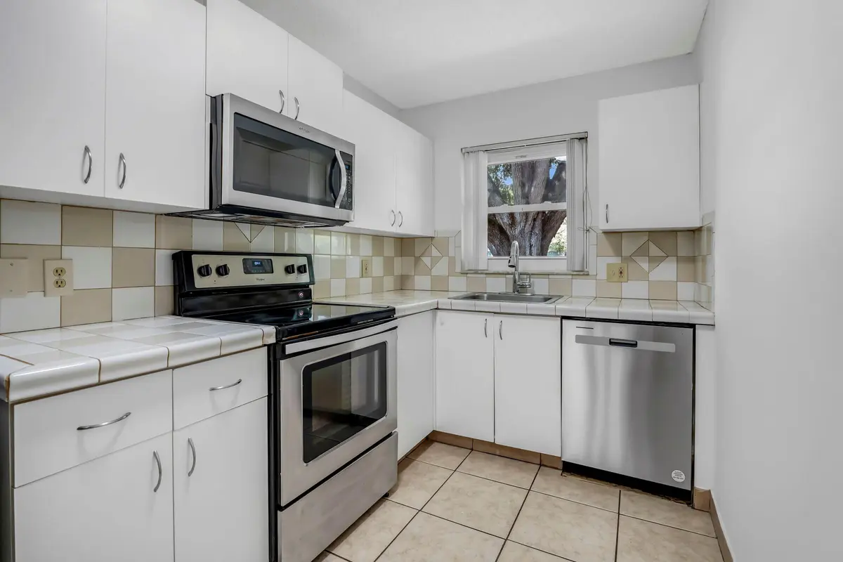kitchenn at 5020 SANCTUARY Way C, West Palm Beach