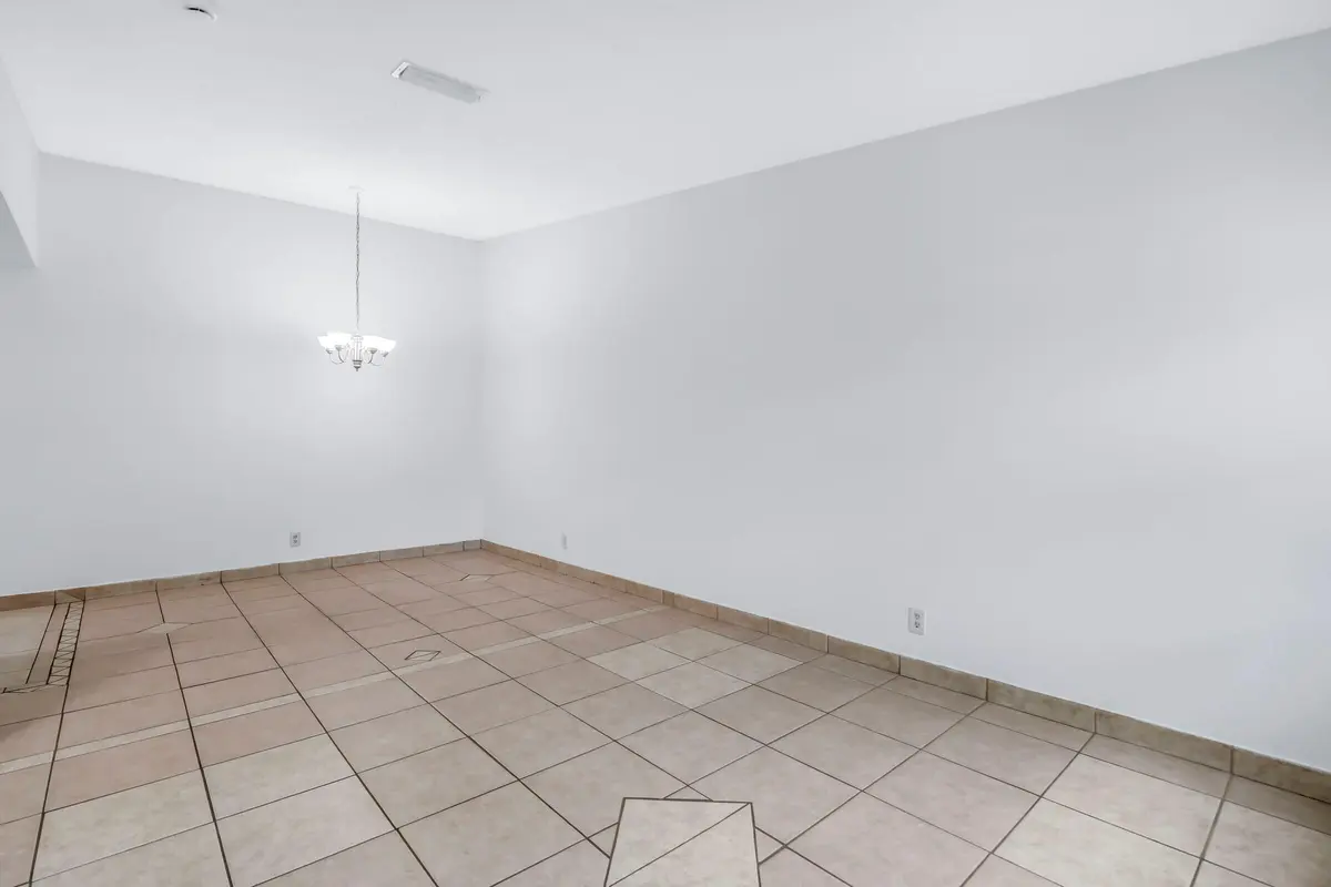 living room at 5020 SANCTUARY Way C, West Palm Beach
