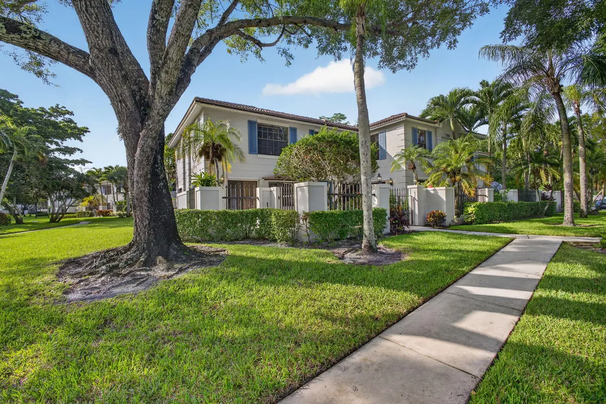 1-web-or-mls-5D1A8487 at 350 Prestwick Circle 2, Palm Beach Gardens