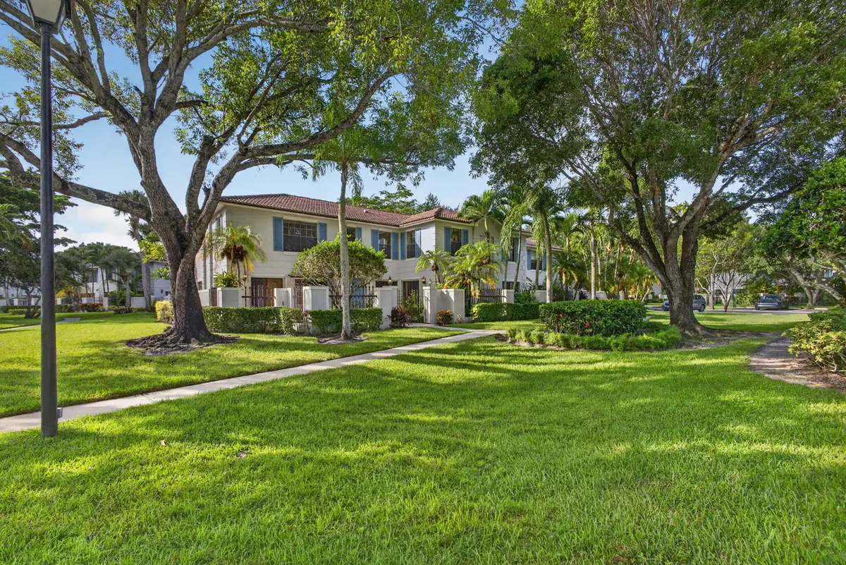Lots of green space! at 350 Prestwick Circle 2, Palm Beach Gardens