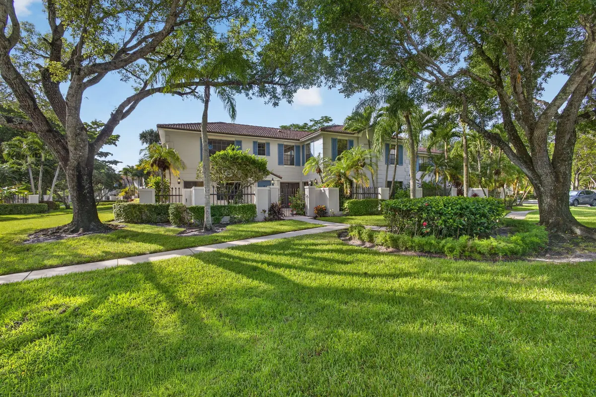 4-web-or-mls-5D1A8502 at 350 Prestwick Circle 2, Palm Beach Gardens
