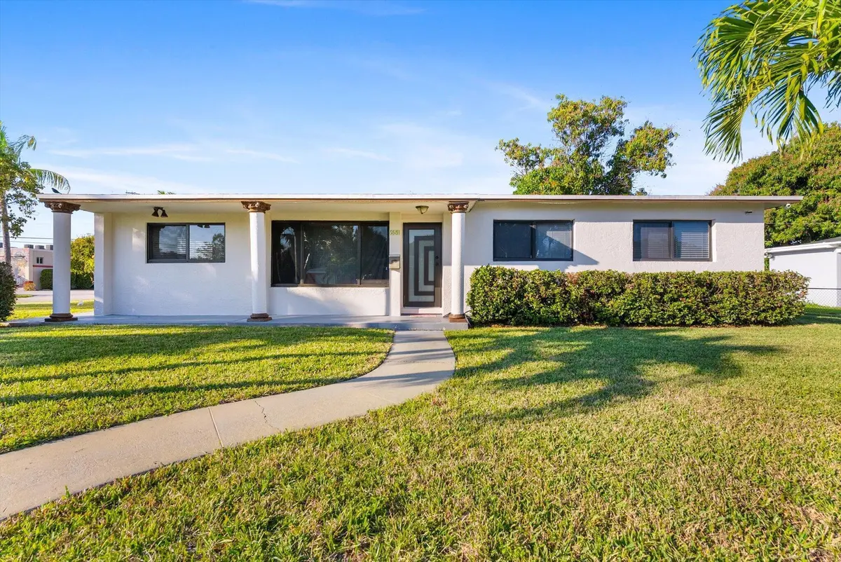 01-1 at 651 Foresteria Drive, Lake Park