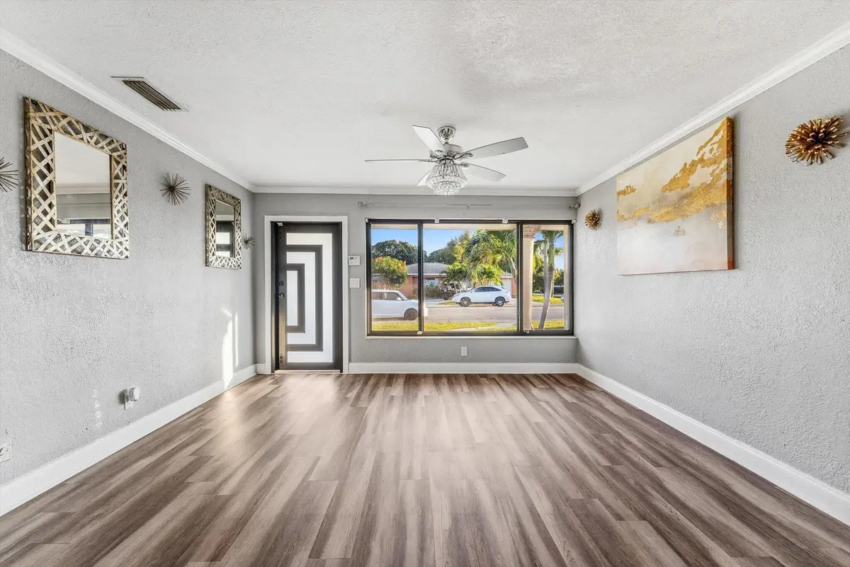 15-15 at 651 Foresteria Drive, Lake Park