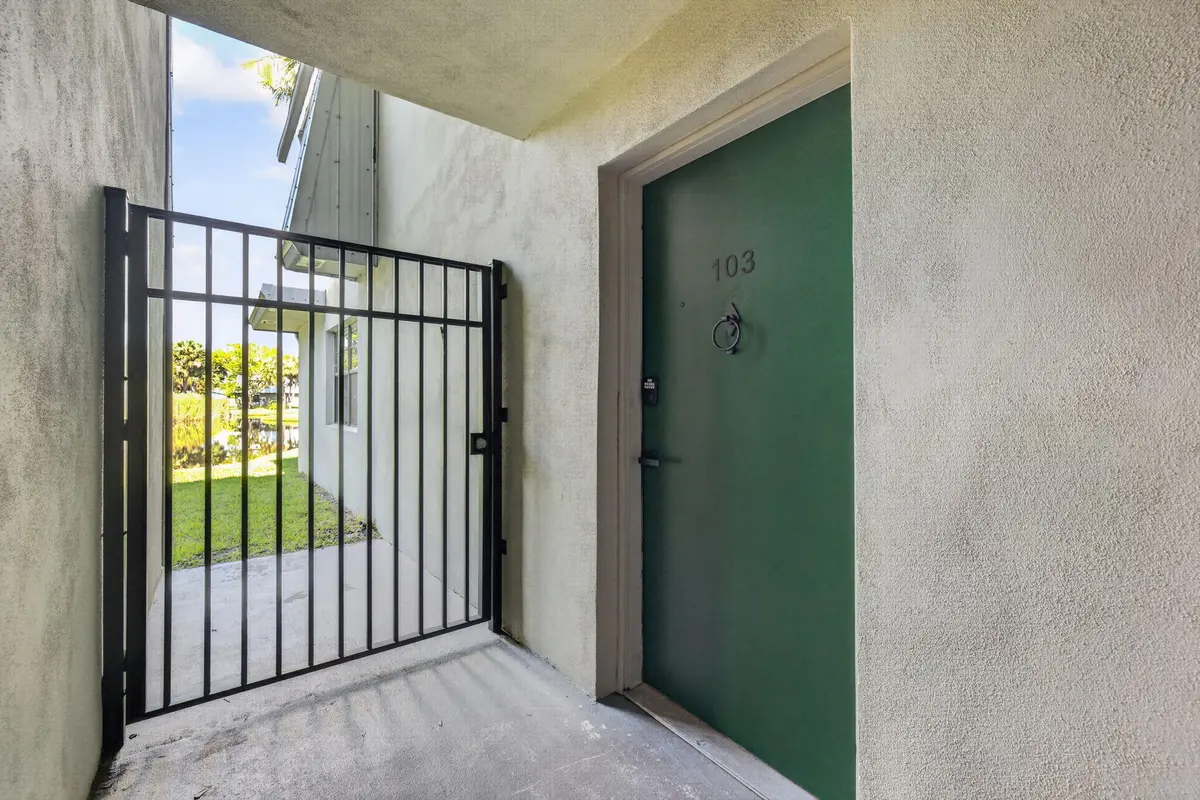 3-web-or-mls-3A5A0345 at 2517 S 17TH Street 103, Fort Pierce