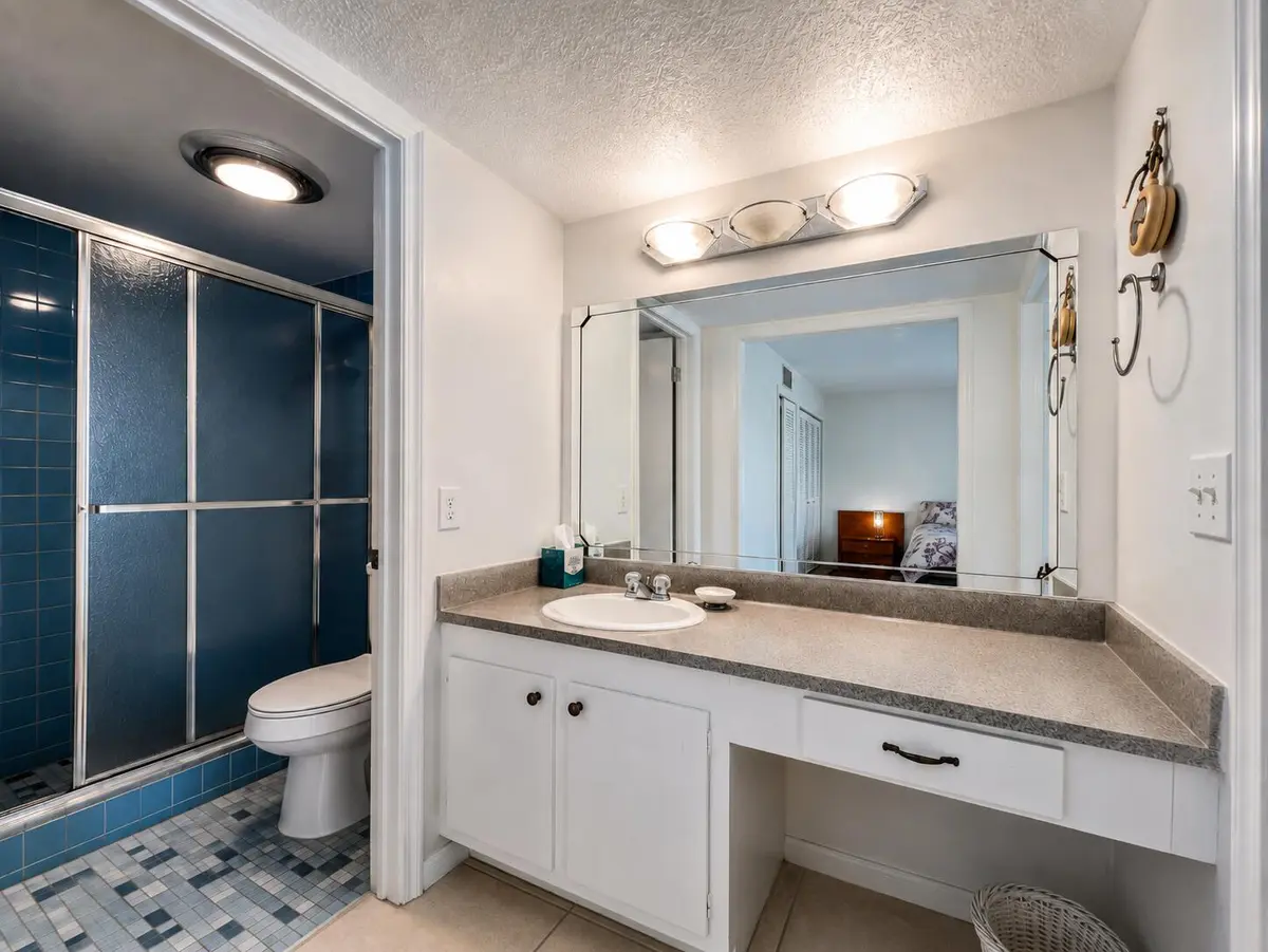 Full Ensuite Bath With Step In Shower at 307 Greenbrier B, West Palm Beach