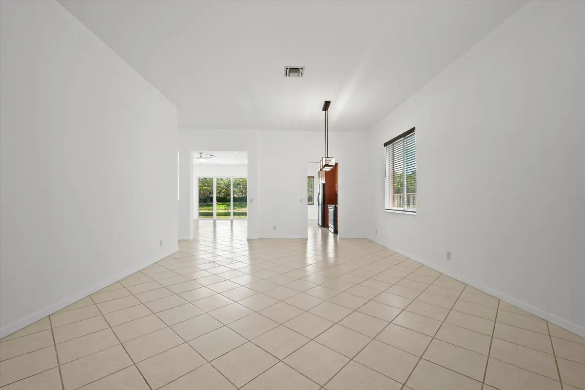 05-05-886 Sunflower Circle, Weston-33 at 886 SUNFLOWER Circle, Weston