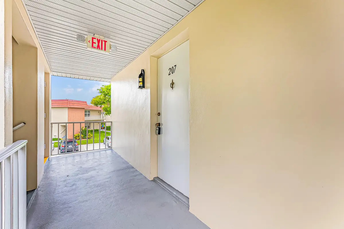26 Pine Arbor Lane 207, Vero Beach, FL – photo 6