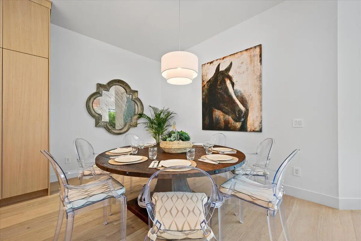 Dining at 2951 Twin Oaks Way, Wellington