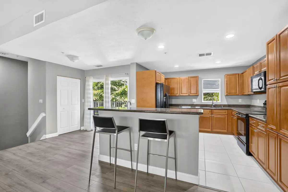 9-web-or-mls-8I8A0458 at 433 NE 1ST Street, Pompano Beach