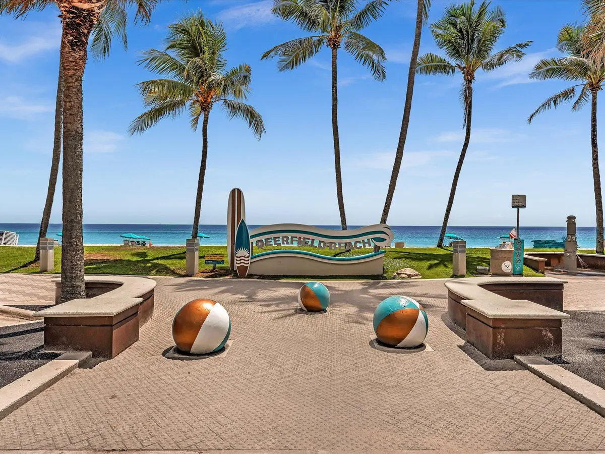 2 Blocks to Deerfield Beach at 90 NE 19th Avenue 10, Deerfield Beach