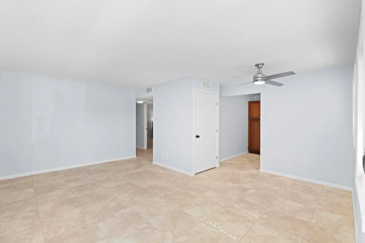 Photo 4 at 1127 S FEDERAL Highway 103, Lake Worth Beach