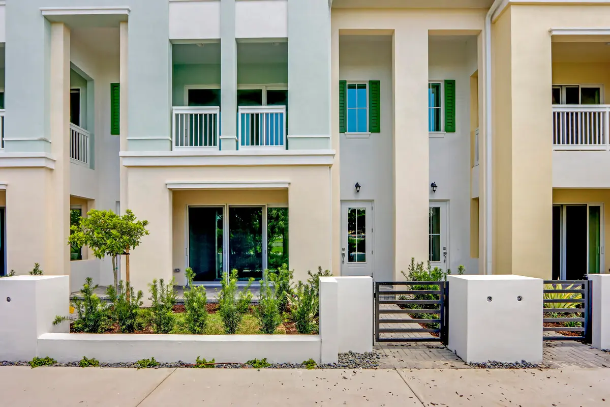 Front Entrance at 12556 Gross Pointe Drive, Palm Beach Gardens