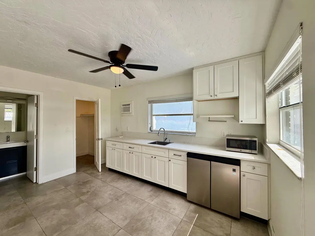 WhatsApp Image 2026-08-27 at 08.44.59 (2 at 3684 NE 11th Avenue Unit 4, Oakland Park