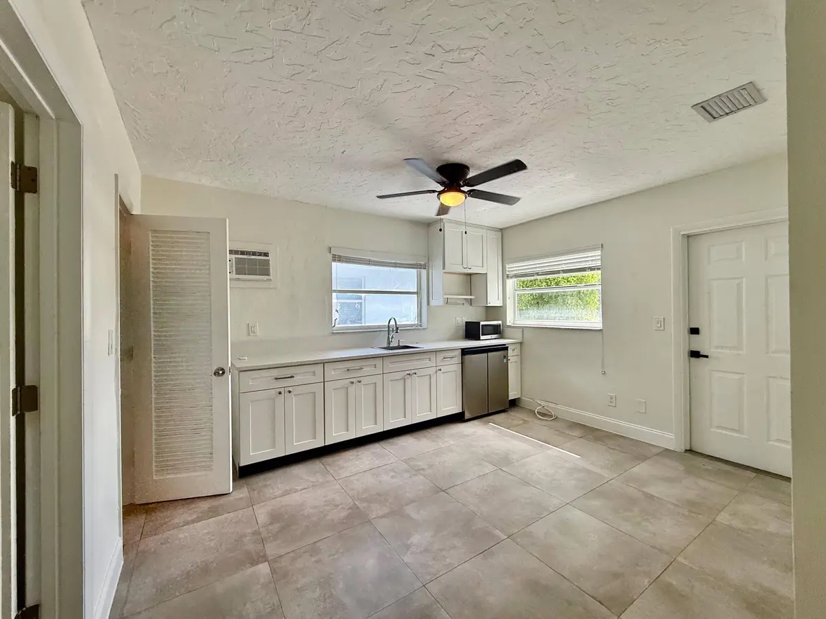 WhatsApp Image 2026-08-27 at 08.44.59 (3 at 3684 NE 11th Avenue Unit 4, Oakland Park