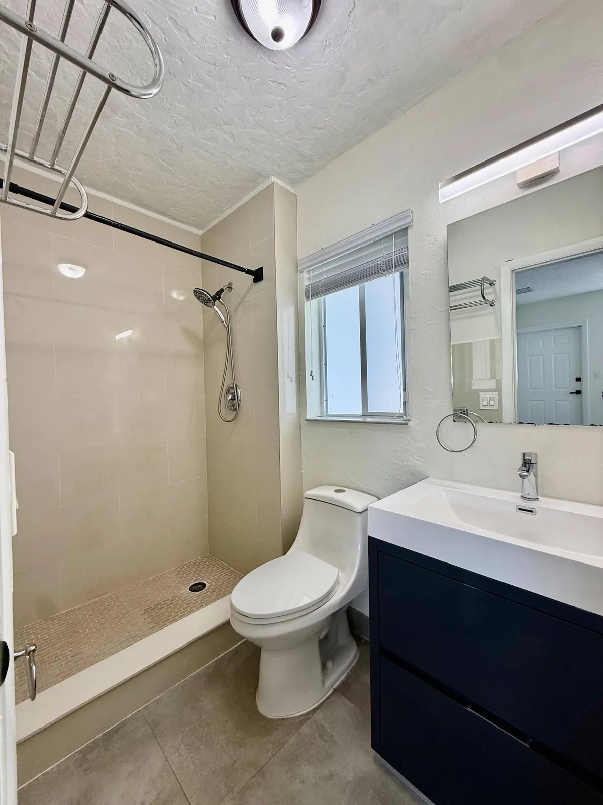 WhatsApp Image 2026-08-27 at 08.44.59 (5 at 3684 NE 11th Avenue Unit 4, Oakland Park