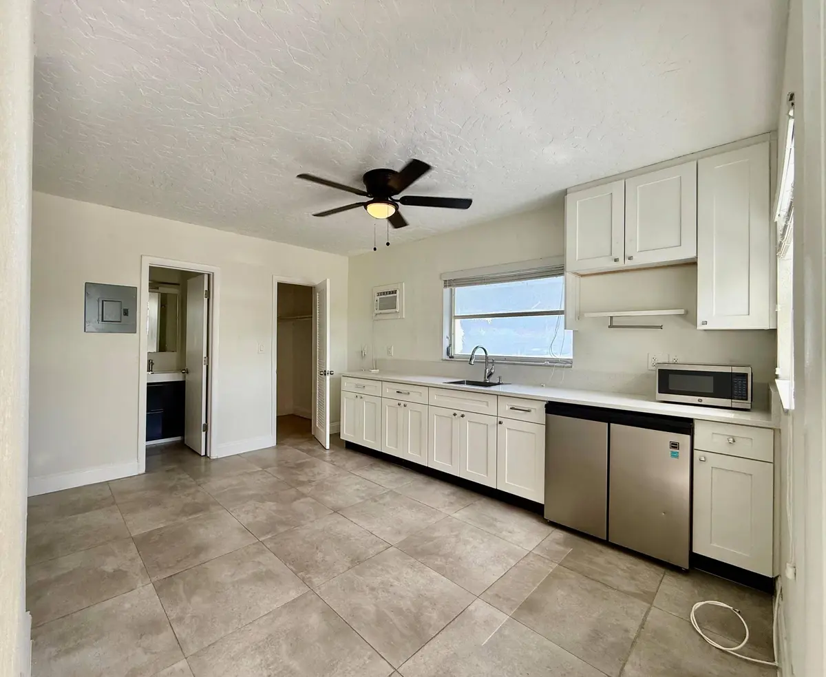 WhatsApp Image 2026-08-27 at 08.44.59 at 3684 NE 11th Avenue Unit 4, Oakland Park