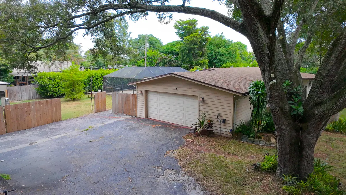 4511 E Country Club Circle, Plantation, FL – photo 4