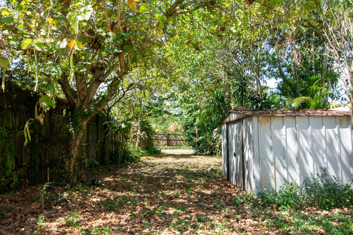 Yard at 1435 WHITE PINE Drive, Wellington