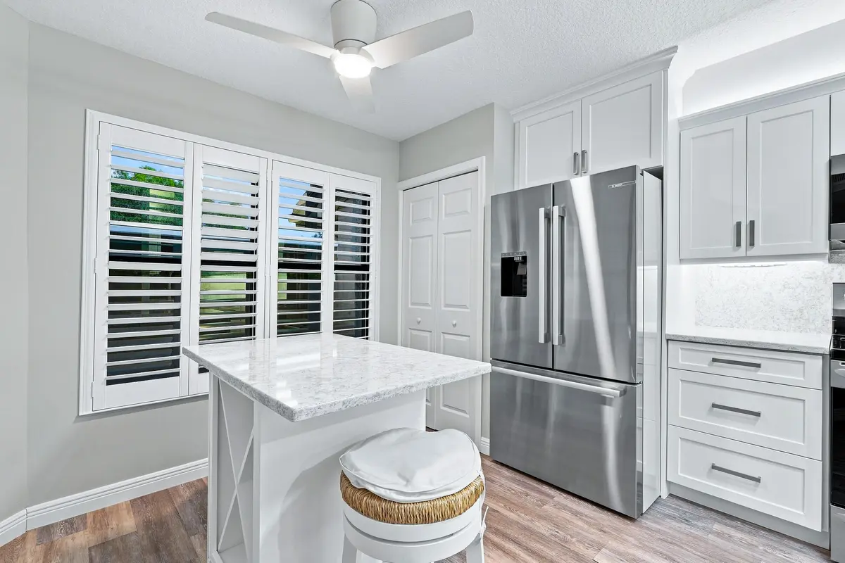 Kitchen Island at 3410 SE MARTINIQUE Trace 102, Stuart