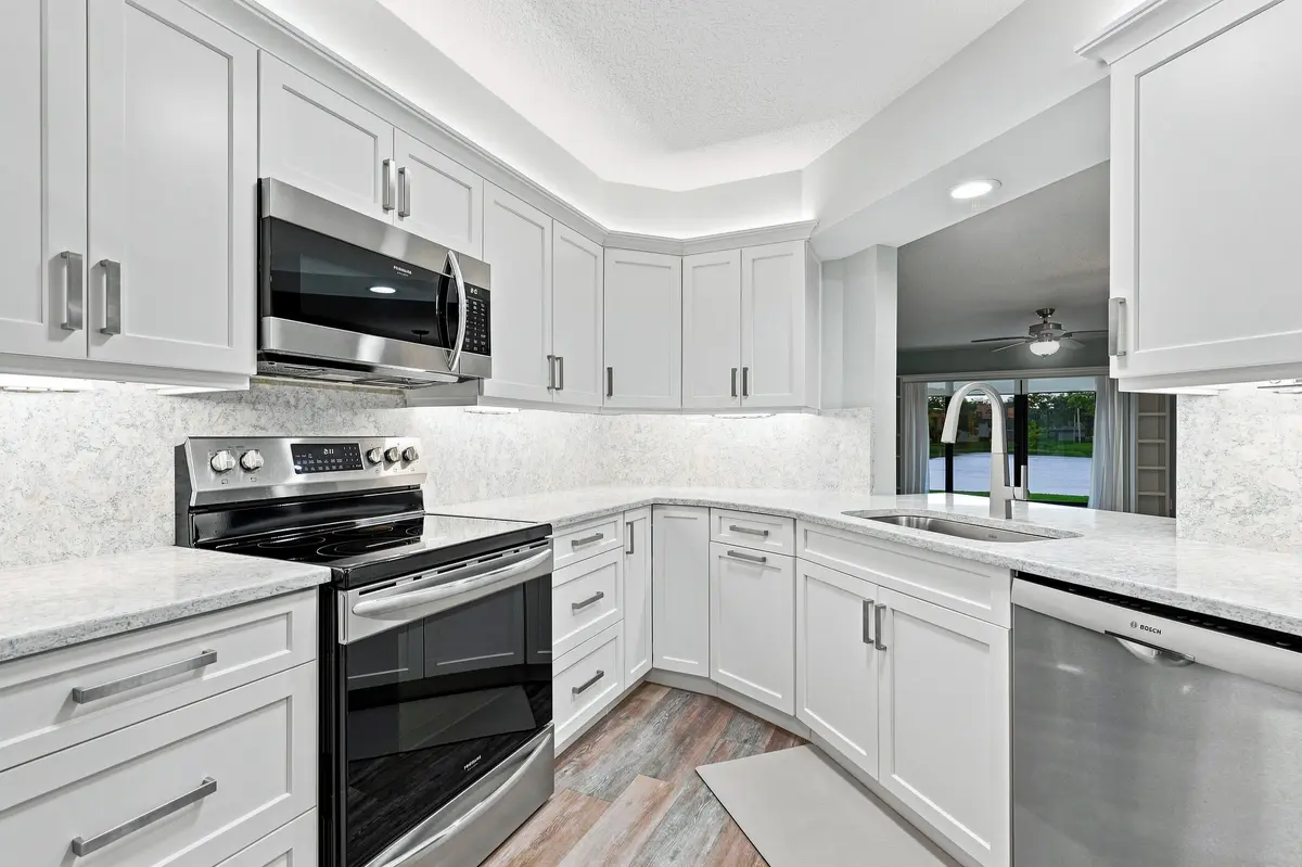 New Kitchen at 3410 SE MARTINIQUE Trace 102, Stuart