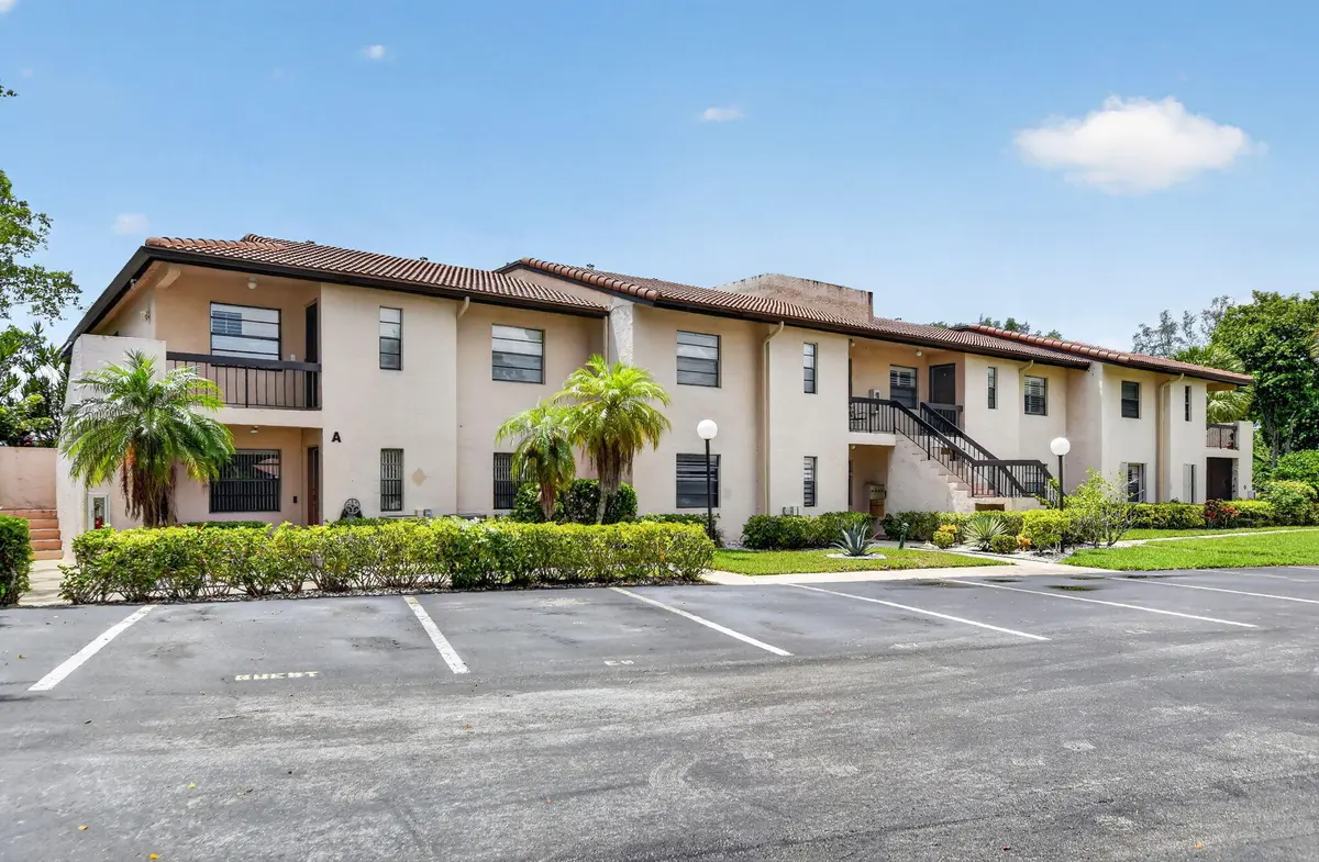 front at 9287 VISTA DEL LAGO 13 D, Boca Raton