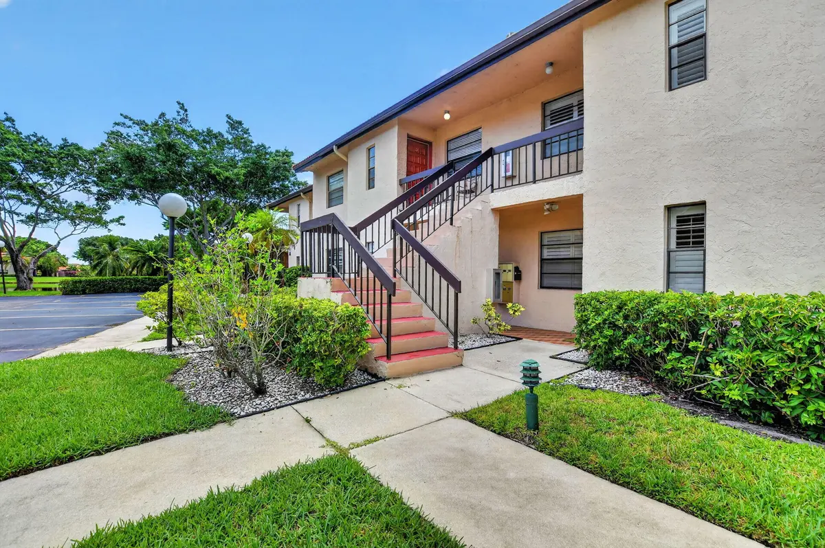 front at 9287 VISTA DEL LAGO 13 D, Boca Raton