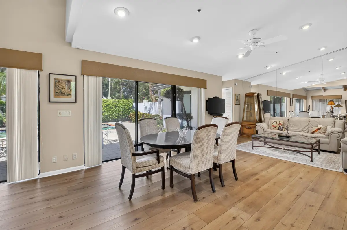 breakfast & family rm at 19513 Planters Point Drive, Boca Raton