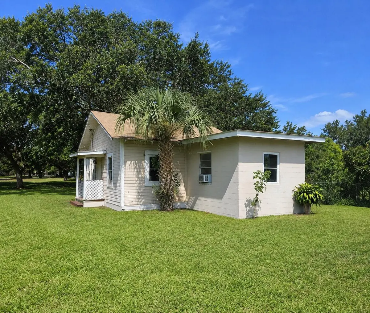 7D2F926E-3B28-4DDB-9E5C-2B79FBE6BC65 at 421 N 10th Street, Fort Pierce