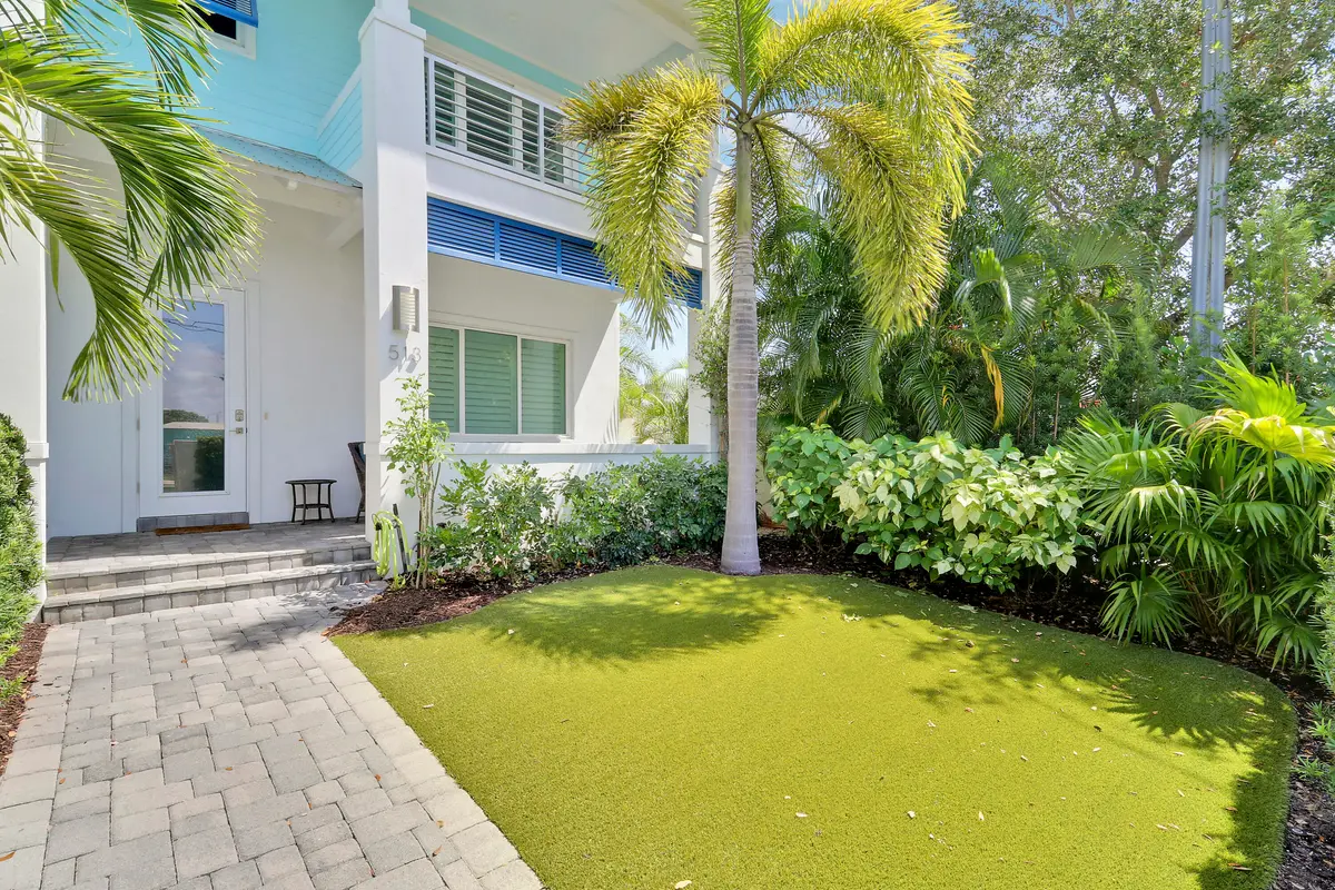 Front yard at 513 SW Ocean Boulevard, Stuart