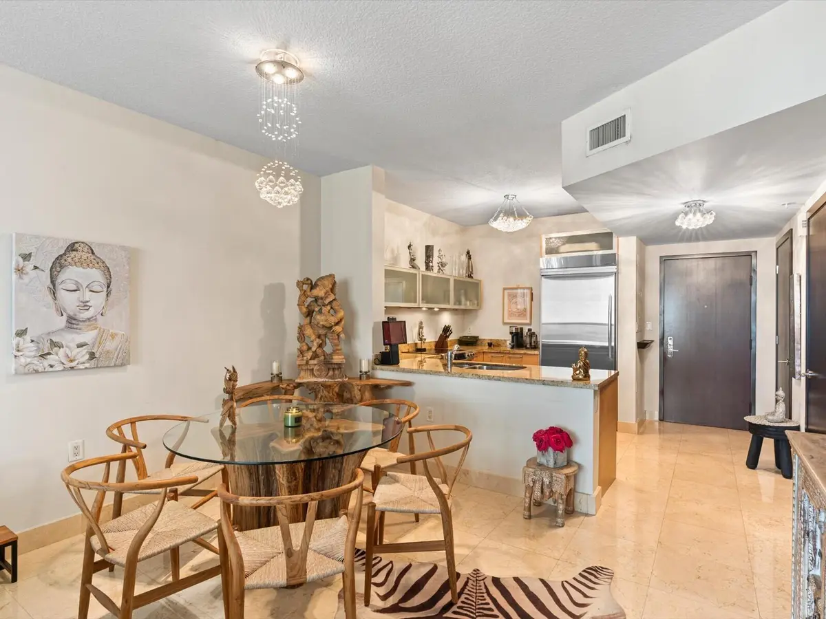 04-Dining at 16275 Collins Avenue 2403, Sunny Isles Beach