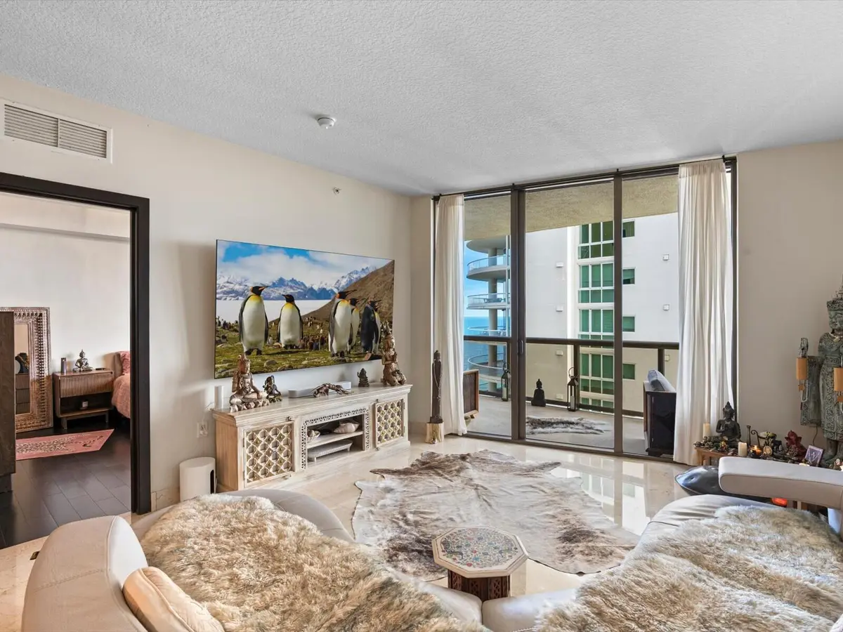 06-Living at 16275 Collins Avenue 2403, Sunny Isles Beach