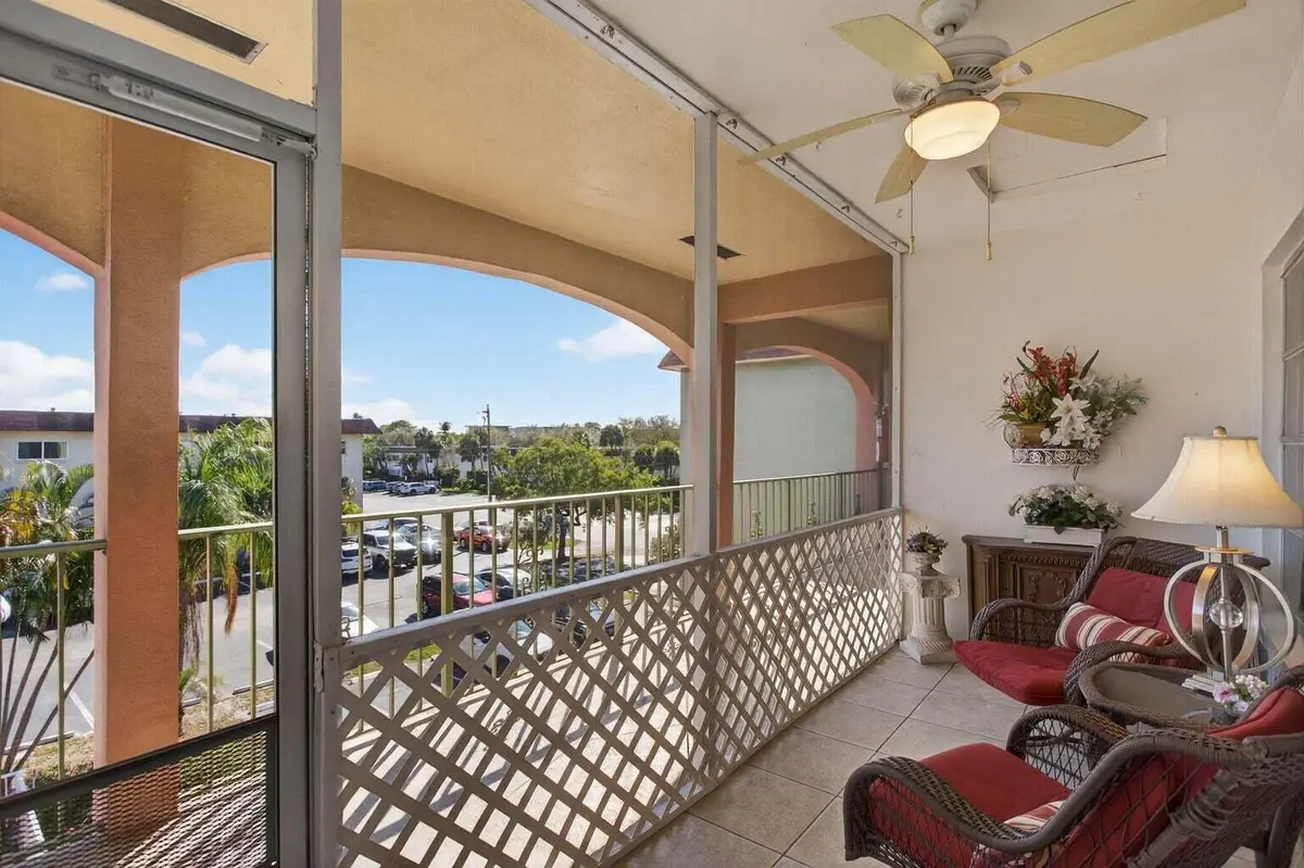 100 SE 6TH Avenue 303, Pompano Beach, FL – photo 4