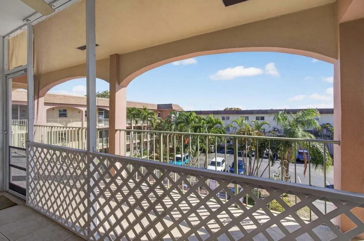 100 SE 6TH Avenue 303, Pompano Beach, FL – photo 5