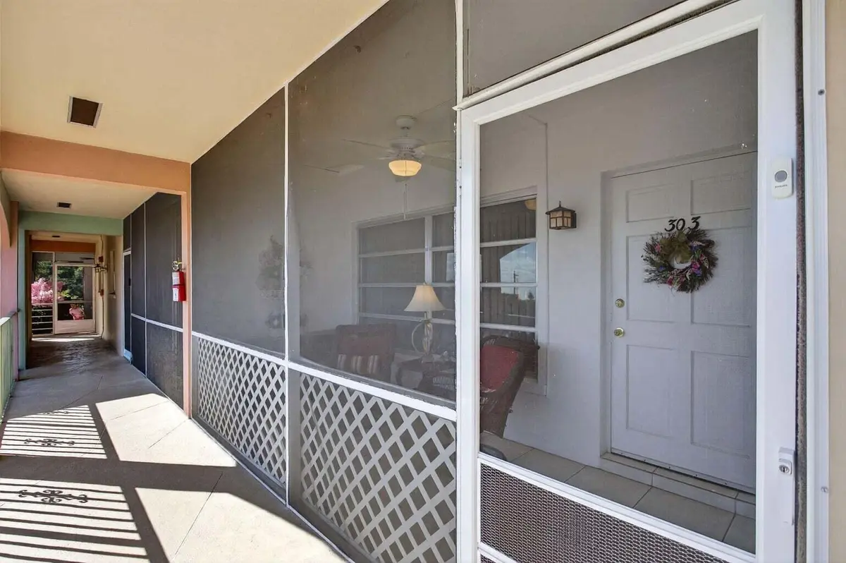 100 SE 6TH Avenue 303, Pompano Beach, FL – photo 7