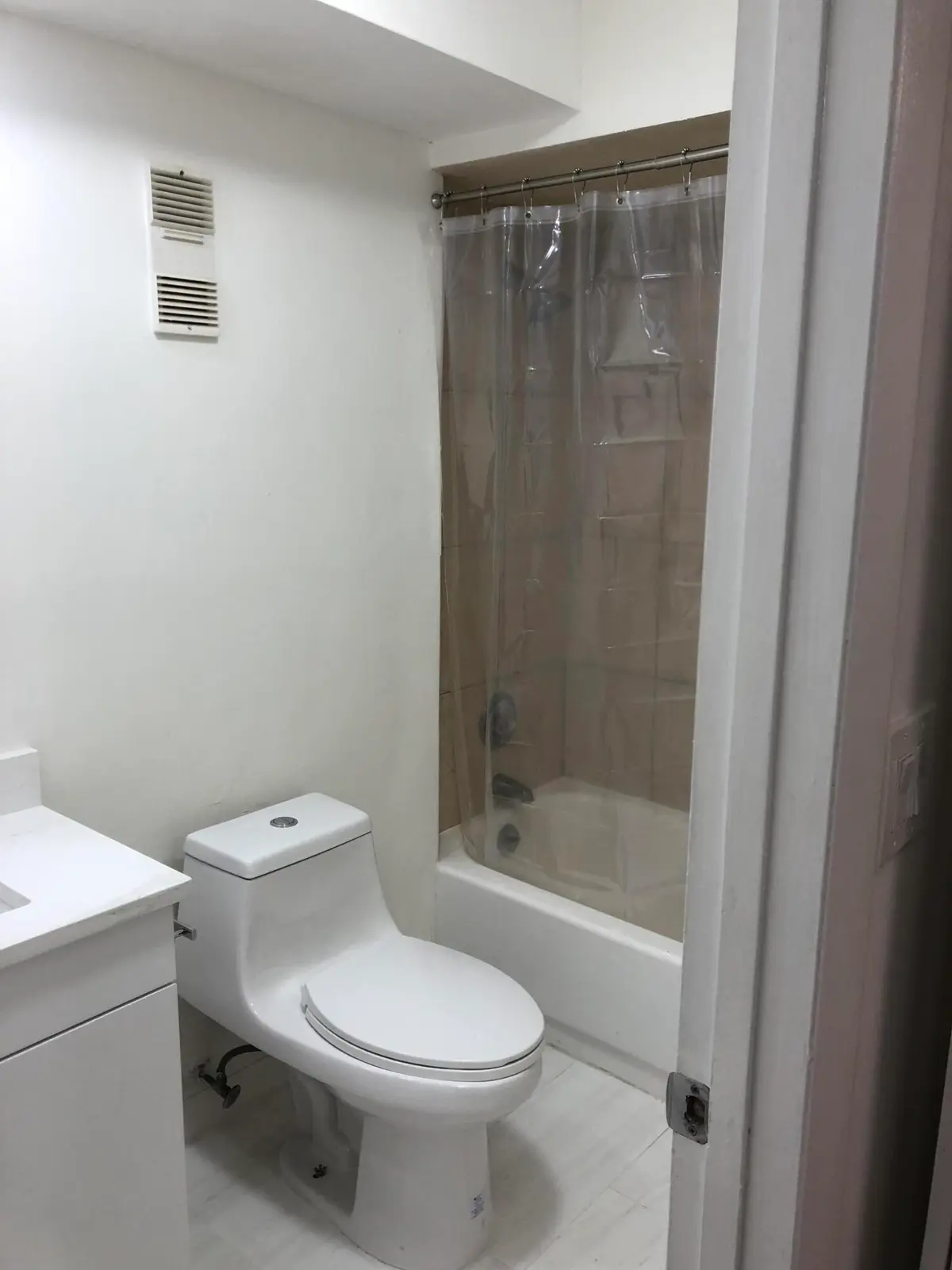 Bath 2 at 480 NW 20TH Street 2140, Boca Raton
