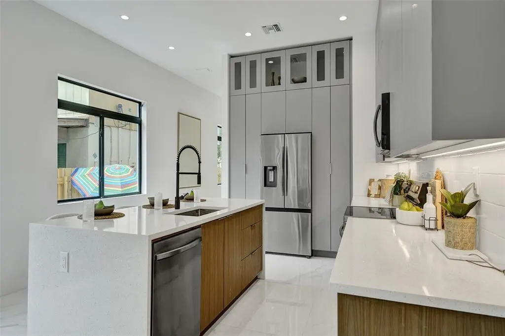 Photo 8 at 608 SW 7TH Avenue, Fort Lauderdale