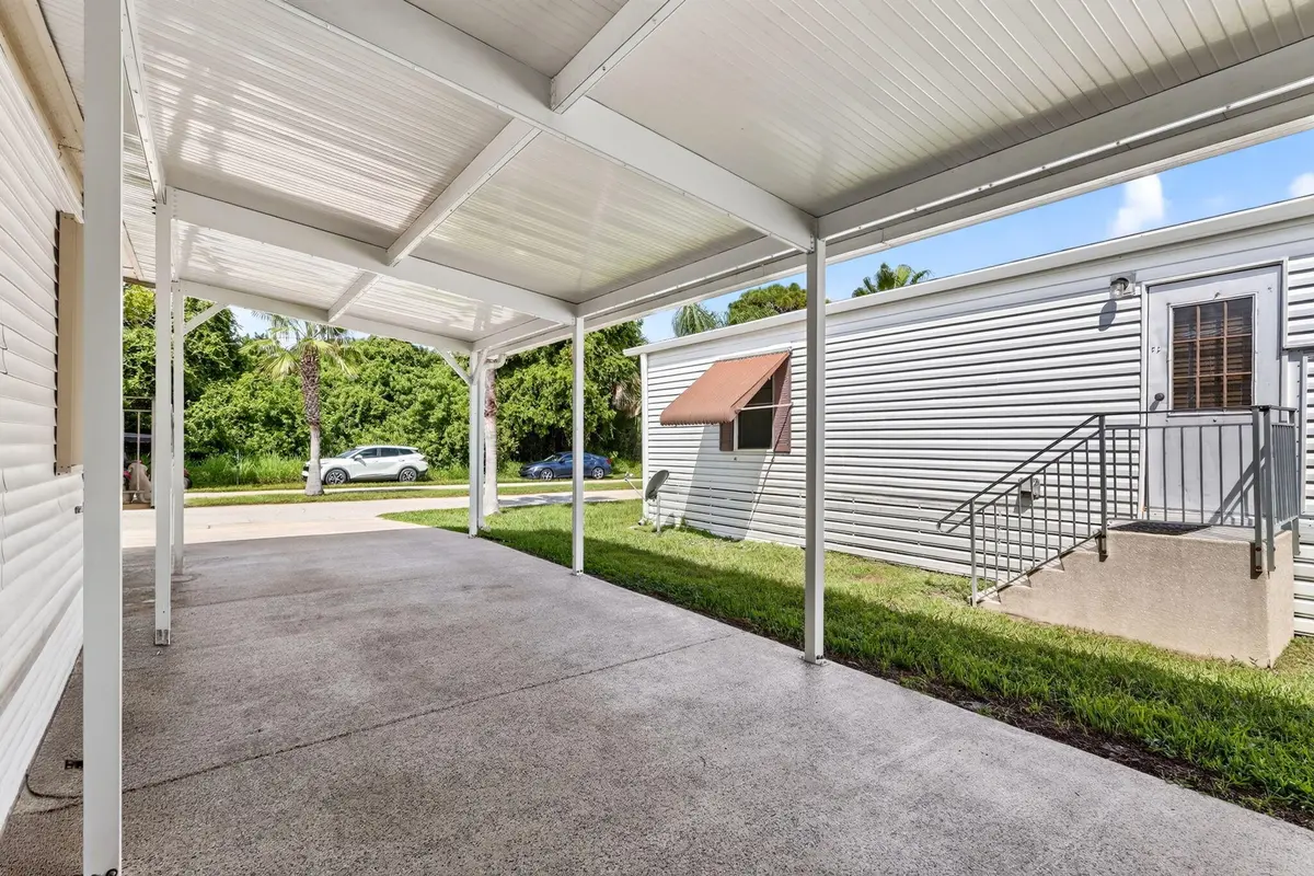 5-web-or-mls-7R7A1576 at 23 Mediterranean Boulevard, Port St. Lucie