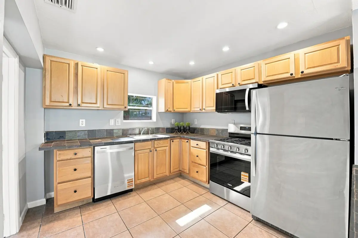 13__jjl8557 at 2610 NE 8th Avenue, Pompano Beach