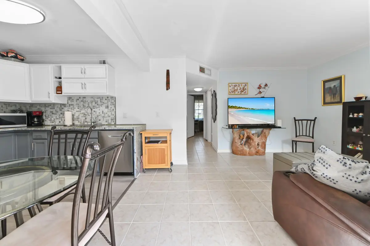 08 entry 01 at 23378 Lyons Road 204, Boca Raton