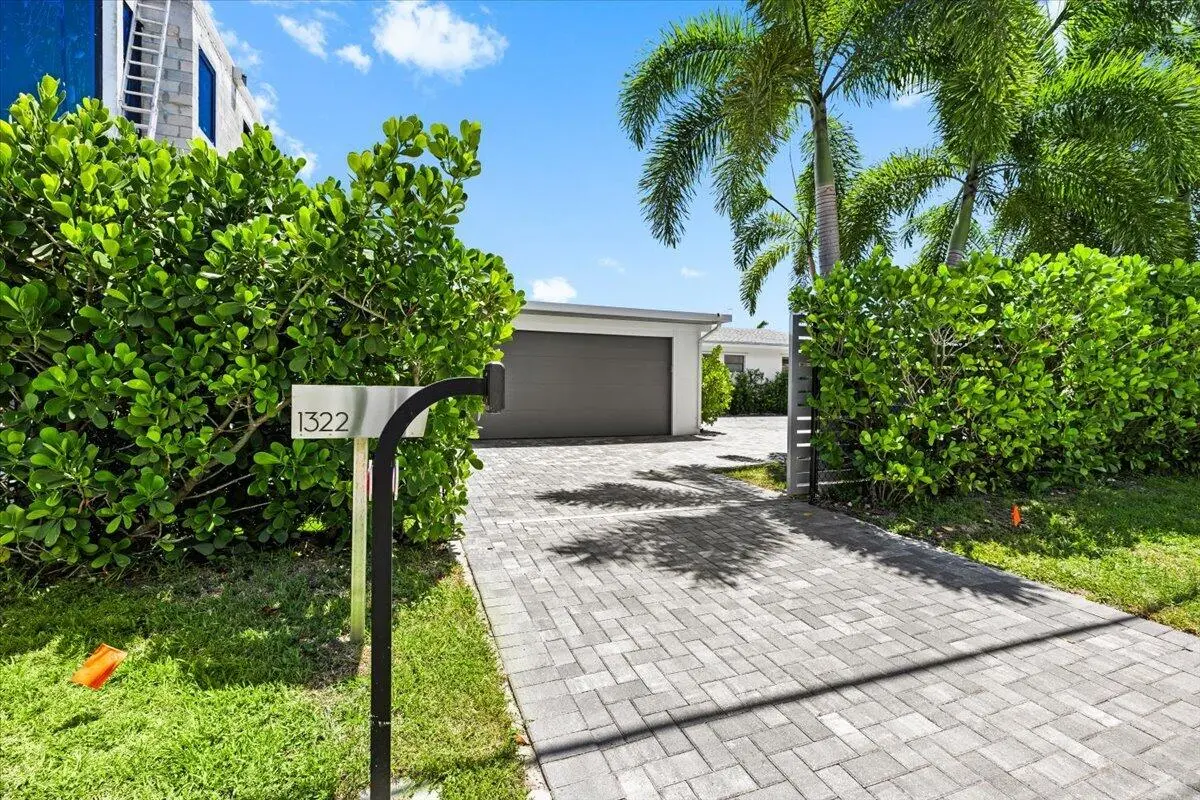 04-424A4721 at 1322 CORDOVA Road, Fort Lauderdale