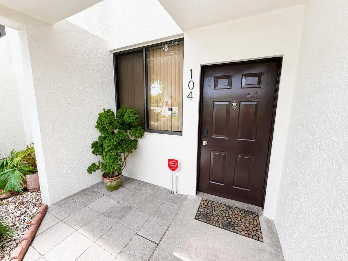 Front entrance at 3300 NW 46th Street 104, Oakland Park