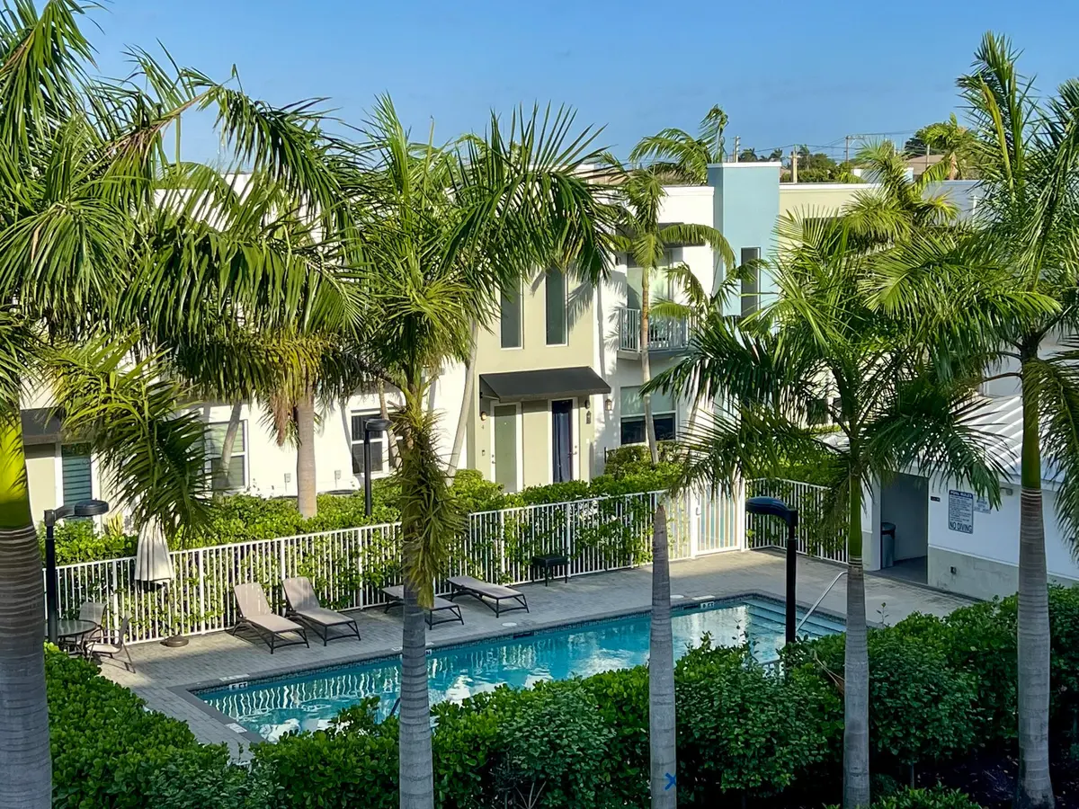 Heated Pool at 405 NE 35TH Court 2, Oakland Park