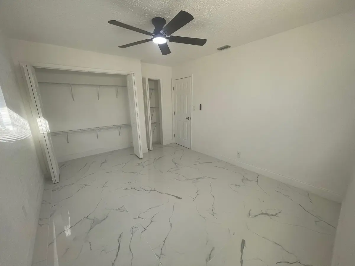 Room 2 at 3290 NW 39TH Street, Lauderdale Lakes